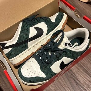 Nike Dunk Low pro Green black sail women’s 7.5